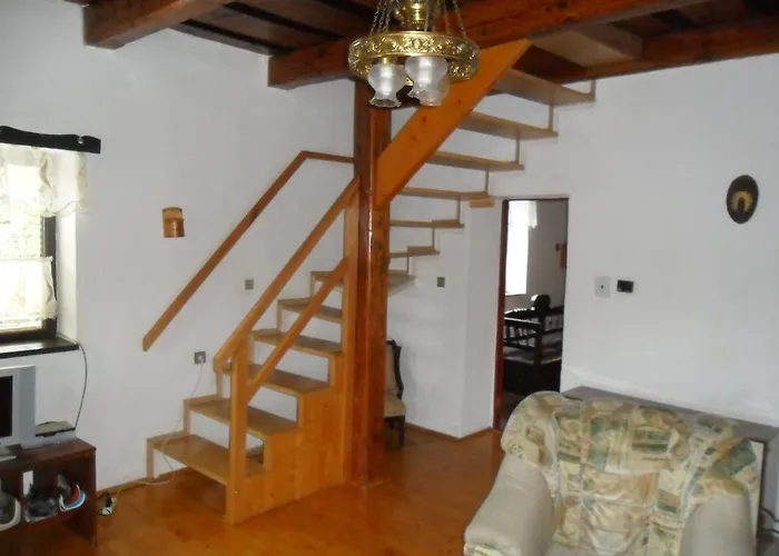 Utulna Za Potokom Sklené